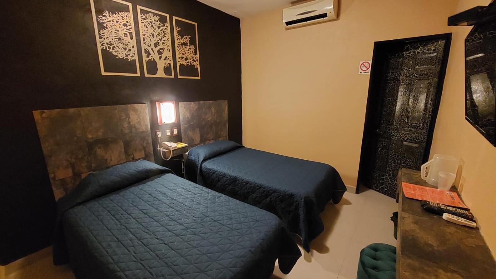 מונטריי Hotel La Silla מראה חיצוני תמונה